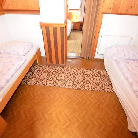 木屋 In Near Slopes