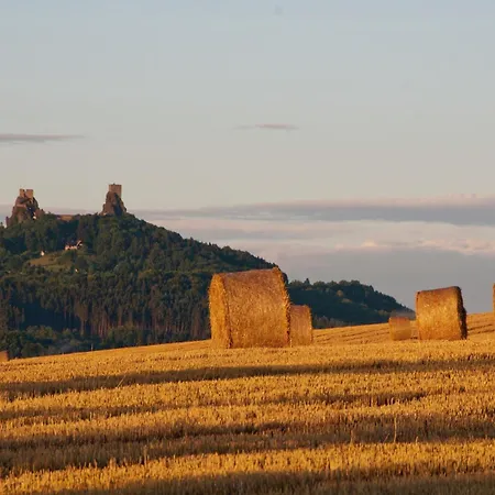 木屋 In Near Slopes *
